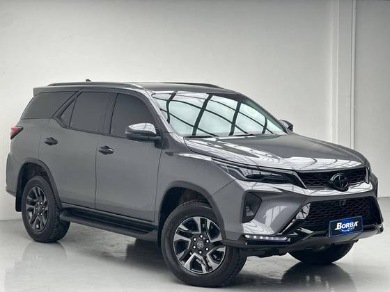 TOYOTA HILUX SW4 2.8 D-4D TURBO DIESEL SRX PLATINUM 7L 4X4 AUTOMÁTICO